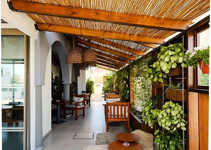 Hotel Mikes Kanarium Larnaca