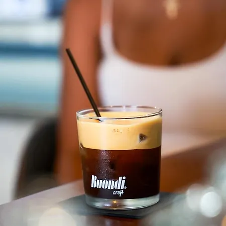 Mikes Kanarium Lárnaka