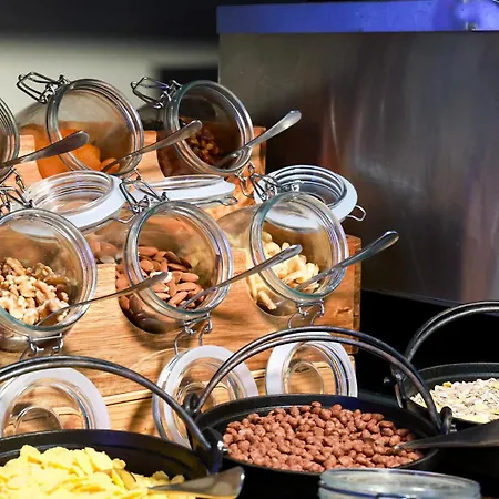 Szálloda Mikes Kanarium Lárnaka