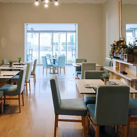 Mikes Kanarium 3* Lárnaka