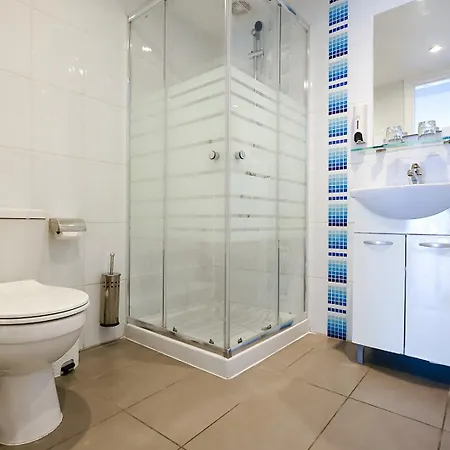 Mikes Kanarium Szálloda Lárnaka