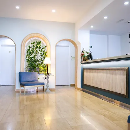 Szálloda Mikes Kanarium Lárnaka