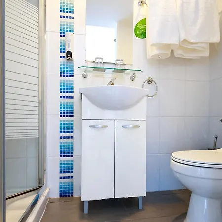 מלון Mikes Kanarium לרנקה