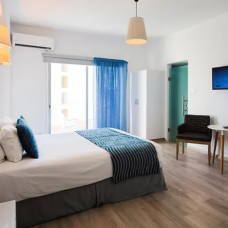 Mikes Kanarium Larnaka