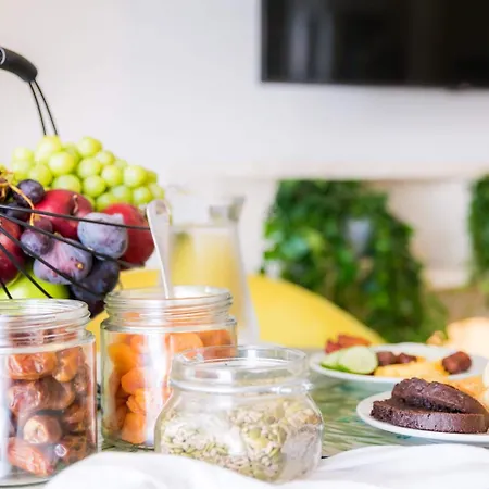 Hotel Mikes Kanarium Larnaka