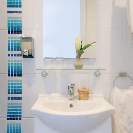 Отель Mikes Kanarium