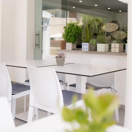 Mikes Kanarium Ξενοδοχείο 3*