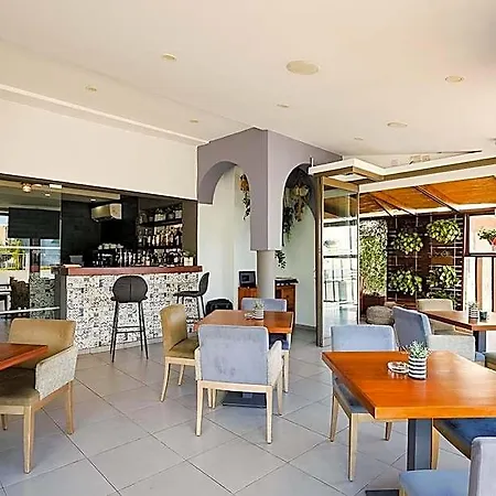 Mikes Kanarium Hotel 3*
