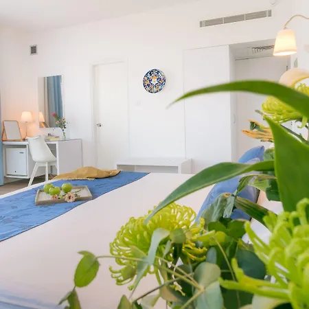 Mikes Kanarium Hotel Larnaca