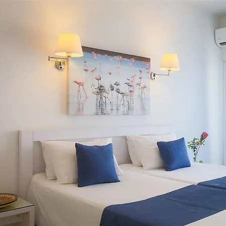 Mikes Kanarium Lárnaka