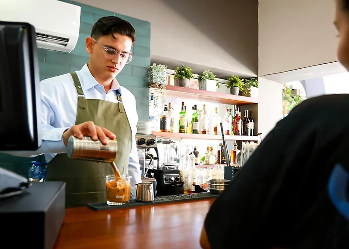 Mikes Kanarium מלון לרנקה