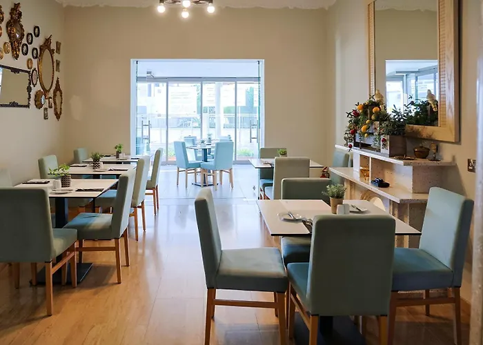 Mikes Kanarium 3* לרנקה