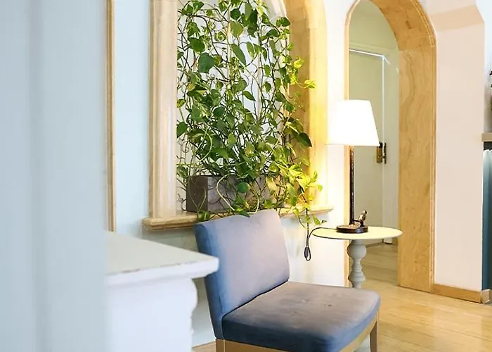 מלון Mikes Kanarium