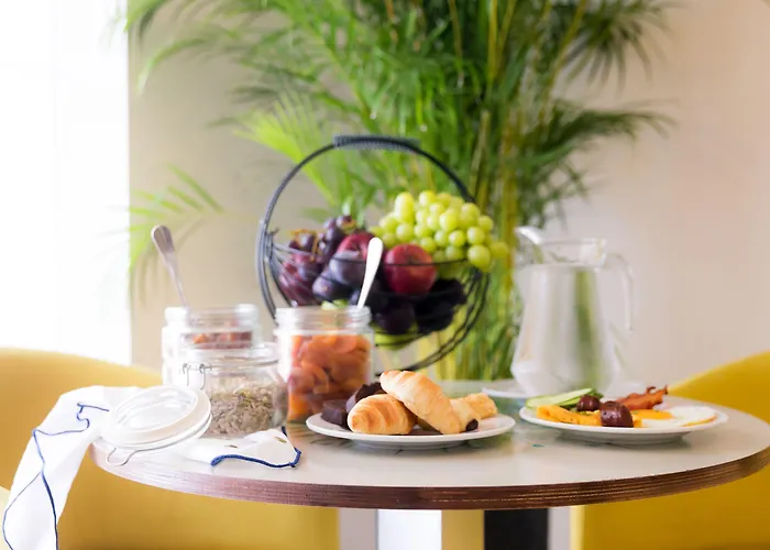 Mikes Kanarium Hotel Larnaca