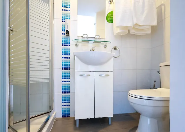 Hotel Mikes Kanarium Larnaca