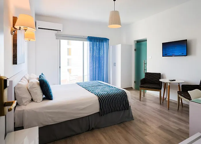 Mikes Kanarium Larnaca