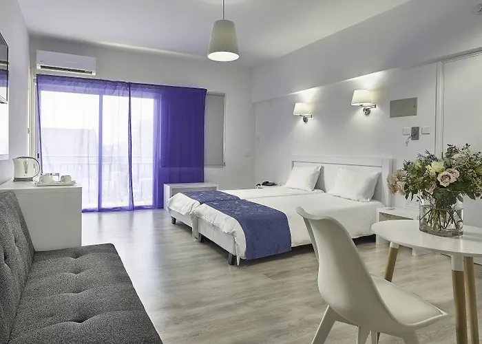 Hotel Mikes Kanarium Larnaca