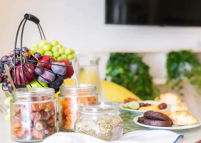 Hotel Mikes Kanarium Larnaca