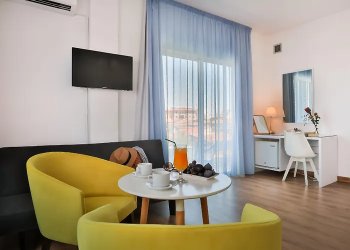 Hotel Mikes Kanarium Larnaca